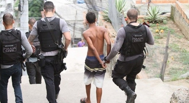 Homem é preso durante incursão no morro do São Carlos