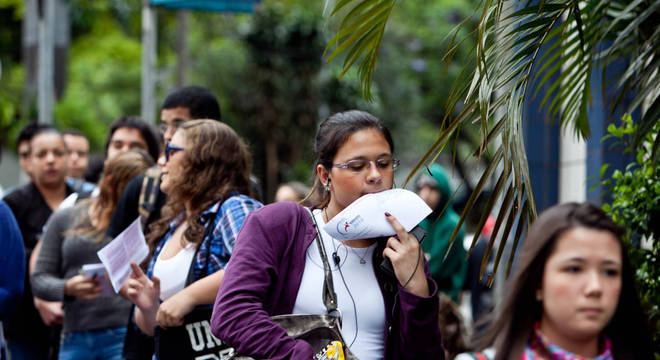 Candidatos devem ficar atentos: os portões fecham às 13h pelo horário de Brasília Candidatos devem ficar atentos: os portões fecham às 13h pelo horário de Brasília