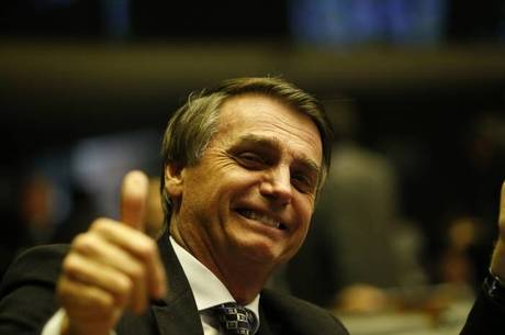 Bolsonaro tem viajado em busca de apoio político
