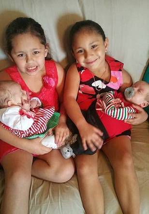 Emily Garza (à direita), de oito anos, também morreu após o ataque. Sua outra irmã Rihanna (à esquerda) foi atingida no rosto, mas sobreviveu Emily Garza (à direita), de oito anos, também morreu após o ataque. Sua outra irmã Rihanna (à esquerda) foi atingida no rosto, mas sobreviveu