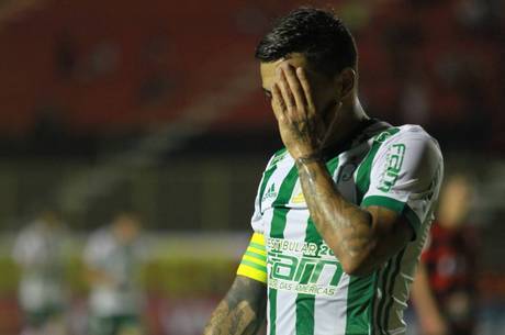 Vitória vence e Palmeiras fica ainda mais longe do bicampeonato