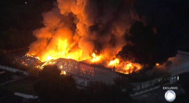 Resultado de imagem para Incêndio atinge estúdio de novela da Globo no Rio de Janeiro