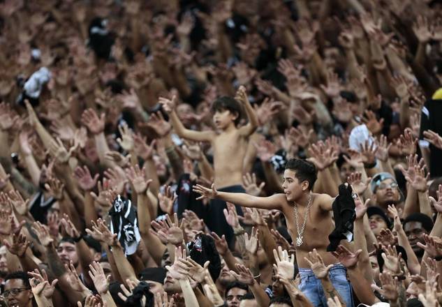 O Corinthians é o campeão brasileiro de 2017. A vitória sobre o Fluminense nesta quarta-feira (15), no Itaquerão, sacramentou a sétima conquista nacional do Alvinegro. Relembre nas próximas fotos quando a história do heptacampeonato começou a ser escrita em preto e branco. Chamado pelos rivais de 'Timinho' até o início da década de 1990, a equipe enfileirou títulos ao longo dos anos e hoje tornou-se o maior vencedor do Campeonato BrasileiroEsportesR7 também no YouTube. Inscreva-se
