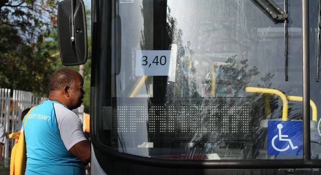 Preço da passagem de ônibus foi reduzido em R$ 0,20