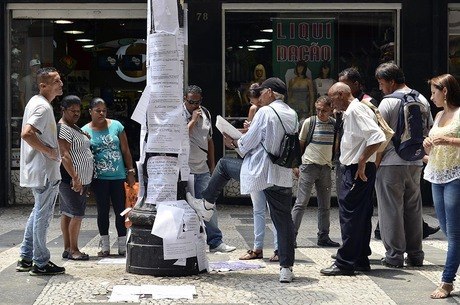 Em outubro, desocupação do País ficou em 12,2%  