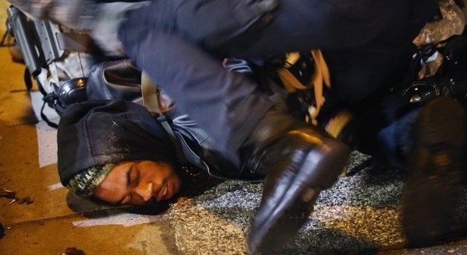 Imagens de afro-americanos violentados pela polícia inundaram redes sociais