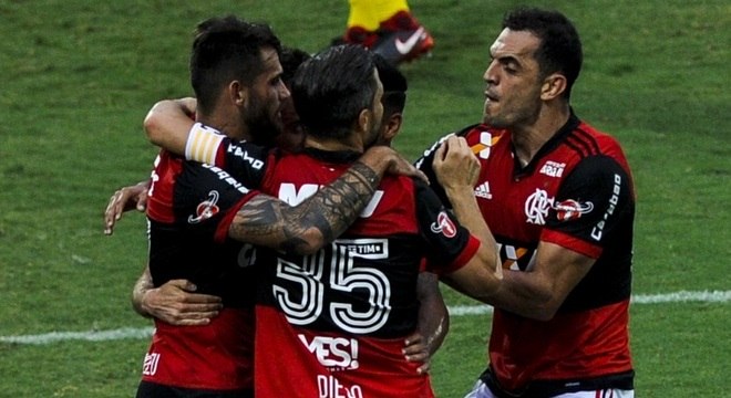 Flamengo passou fácil pelo Corinthians na Ilha do Urubu: 3 a 0