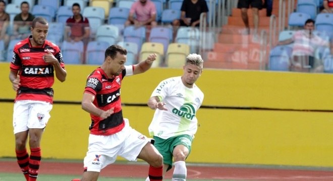 Chape empatou com Atlético-GO fora de casa e se afastou da briga pela Pré-Libertadores