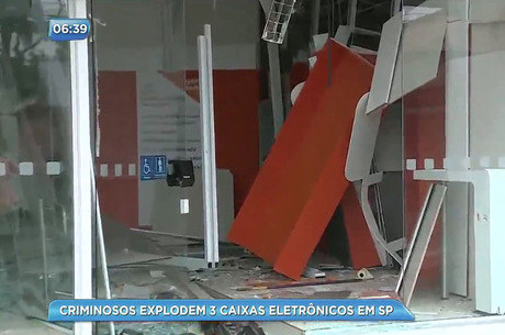 Equipamentos de agência bancária ficaram destruídos