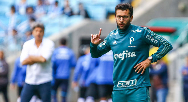 Alberto Valentim ainda não definiu se permanecerá no Palmeiras em 2018
