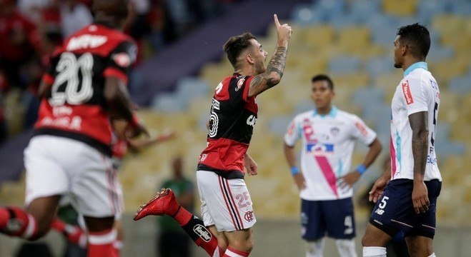 Felipe Vizeu comemora o seu gol contra Junior Barranquilla
