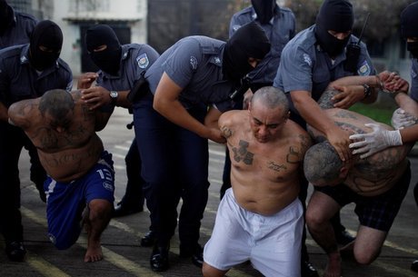 Integrantes da MS-13 presos em El Salvador