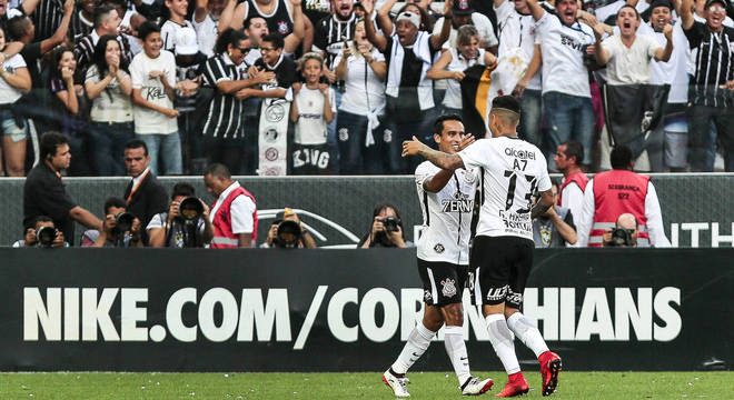 {featured} Duelo no Itaquerão contou com grande festa da torcida corintiana