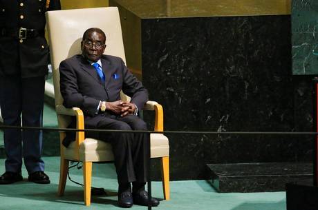 Mugabe esteve à frente do país por 37 anos