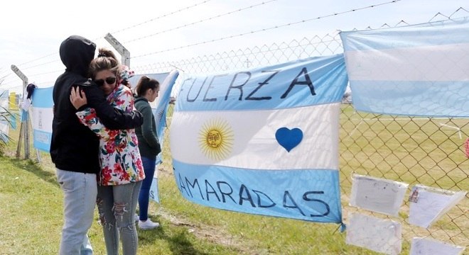 Familiares aguardam ansiosamente informações sobre a tripulação que estava no ARA San Juan
