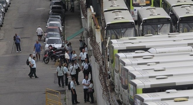 As empresas seguem tentando negociar com os empregados pelo fim da paralisação