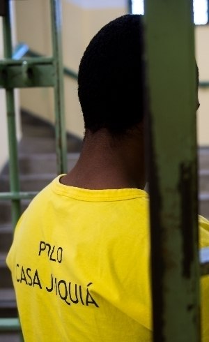 Adolescente internado por roubo compõe músicas