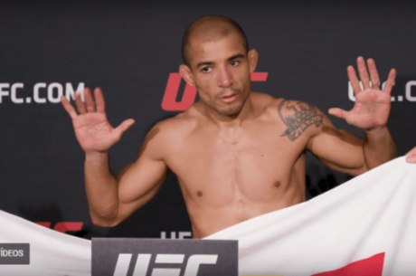José Aldo teve que ficar nu para confirmar o peso
