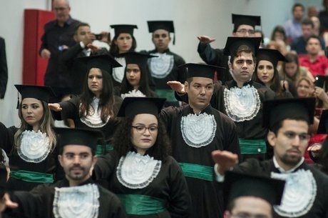 Colação de grau de formandos no Ceará: Brasil tem hoje 291 universidades de Medicina