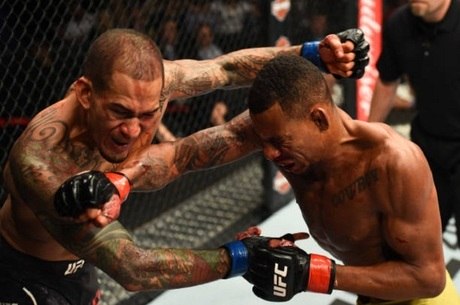 Em um duelo impressionante, Yancy Medeiros superou Alex Cowboy por nocaute (Foto: Getty Images)