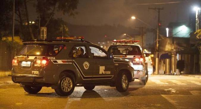 Dois suspeitos conseguiram fugir e não foram localizados Dois suspeitos conseguiram fugir e não foram localizados