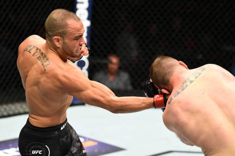 Eddie Alvarez superou o duro Justin Gaethje e voltou a vencer pelo Ultimate (Foto: Getty Images)