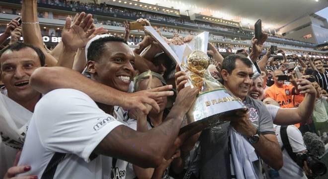 Apesar do título, Timão perdeu posições no ranking da CBF
Apesar do título, Timão perdeu posições no ranking da CBF