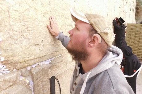 Giles toca no Muro das Lamentações