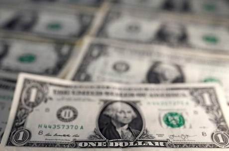 Dólar abriu a semana com ligeira alta