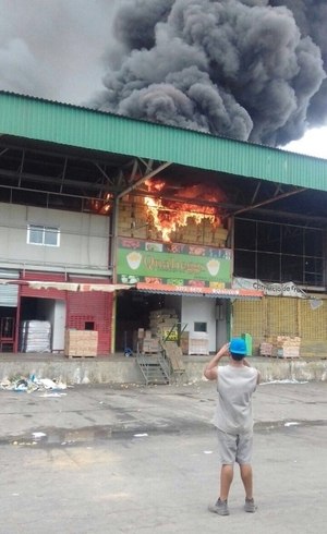 Após incêndio, houve tentativa de saque a mercadorias