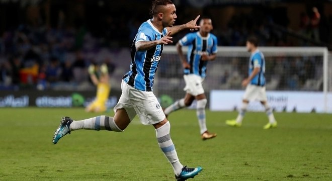 Éverton comemora seu gol contra o Pachuca: a esperança do Grêmio é a criação
