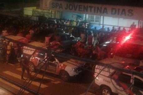 Grupo invade jogo de futebol amador em Manaus e mata três durante live -  Superesportes