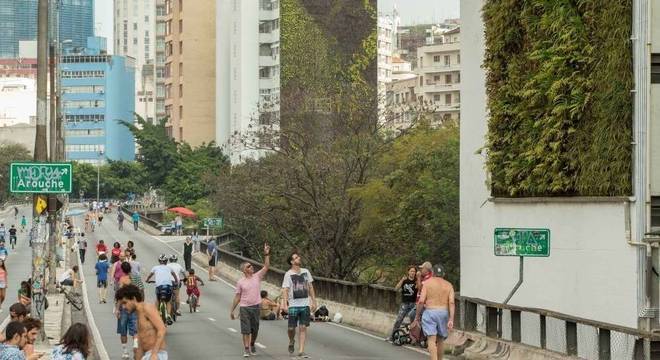 Minhocão já é fechado nos finais de semana e feriados Minhocão já é fechado nos finais de semana e feriados