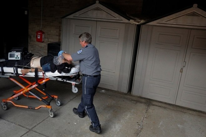 Em todo o pa&Atilde;&shy;s, as overdoses por opi&Atilde;&iexcl;ceos mataram 42.249 pessoas em 2016, 28% a mais do quem em 2015. Em Boston, o servi&Atilde;&sect;o de ambul&Atilde;&cent;ncias recebeu mais de 20 mil chamadas por socorro para overdoses de opioides em 2016
