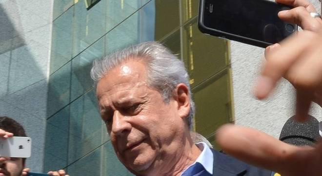 Zé Dirceu, capitão do time de Lula e general de esquema corrupto Zé Dirceu, capitão do time de Lula e general de esquema corrupto