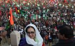 A ex-primeira-ministra do Paquistão Benazir Bhutto foi assassinada em 2007, em um caso recheado de mistério. Ela foi morta com tiros seguidos de um ataque suicida a bomba realizado por um garoto de 15 anos de idade ao voltar de um comício na cidade de Rawalpindi, semanas depois de Bhutto retornar ao país após anos de exílio 