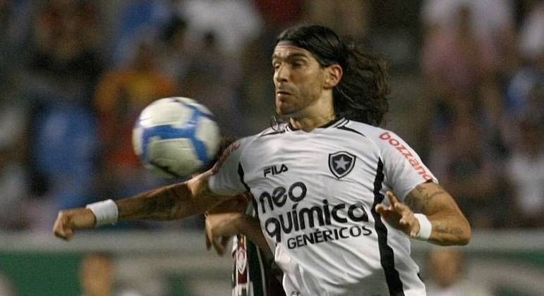 Loco Abreu reencontra o Botafogo, agora como técnico