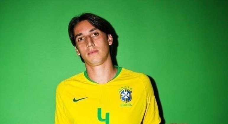 2018 - Mesmo tendo poucos minutos pela seleção com Tite, Pedro Geromel foi convocado para a Copa. Ele vivia momento de enorme destaque no futebol brasileiro.