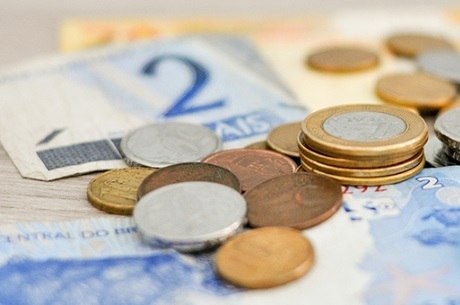 Inflação acumulado ficou em 5,1% e o aumento salarial em 5%