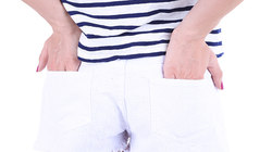 Como tirar mancha de short branco de forma caseira