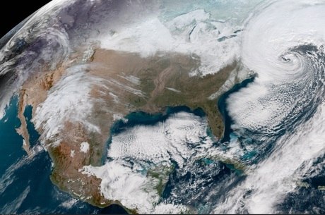 Imagem de satélite mostra boa parte dos EUA e Canadá coberta por neve