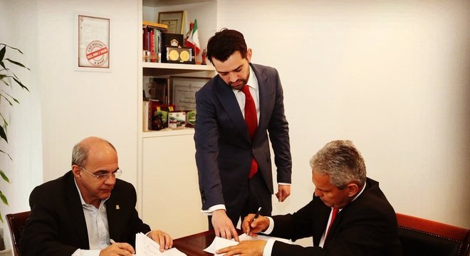 Rueda sai pela porta dos fundos. Bandeira de Mello o deixou humilhar o Flamengo