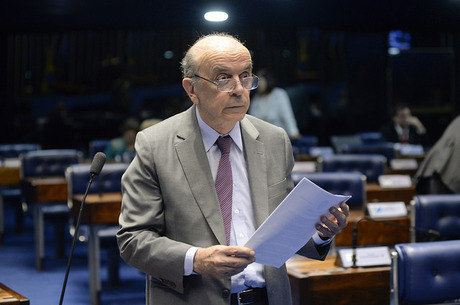 Senador nega acusações