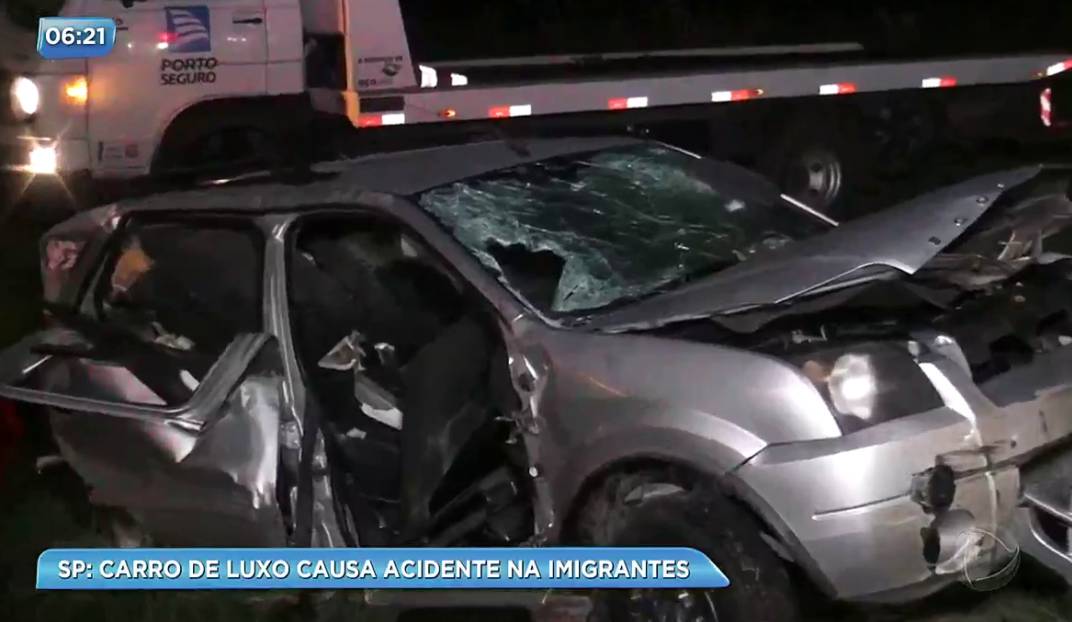 Grave acidente deixa mortos e feridos em rodovia Grave acidente deixa mortos e feridos em rodovia