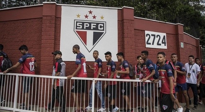 São Paulo-AP passou de fase na Copinha e ainda visitou o CT do xará paulista