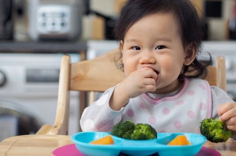 Até os 18 meses de idade, bebes costumam ser mais receptivos a texturas e sabores novos O que fazer?