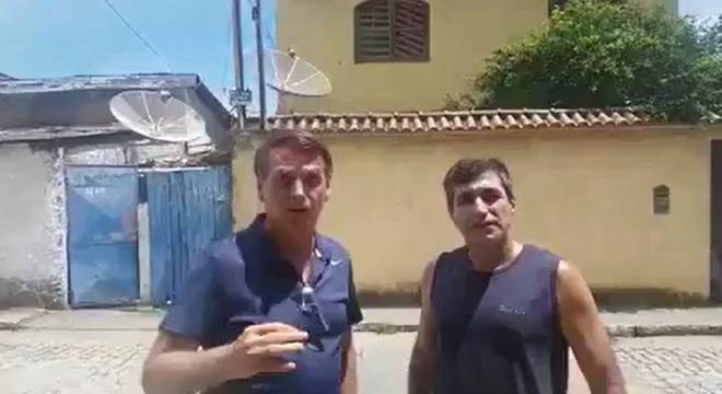 Bolsonaro apresenta suposta mansão em Angra dos Reis