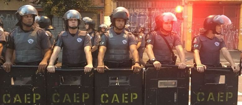 Polícias Militares sem a tarjeta de identificação durante protesto em SP