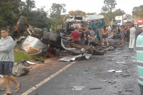 Acidente na BR-251 deixa ao menos 7 mortos em Francisco Sá (MG)