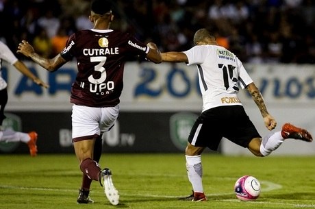 O zagueiro Jordan, da Ferroviária